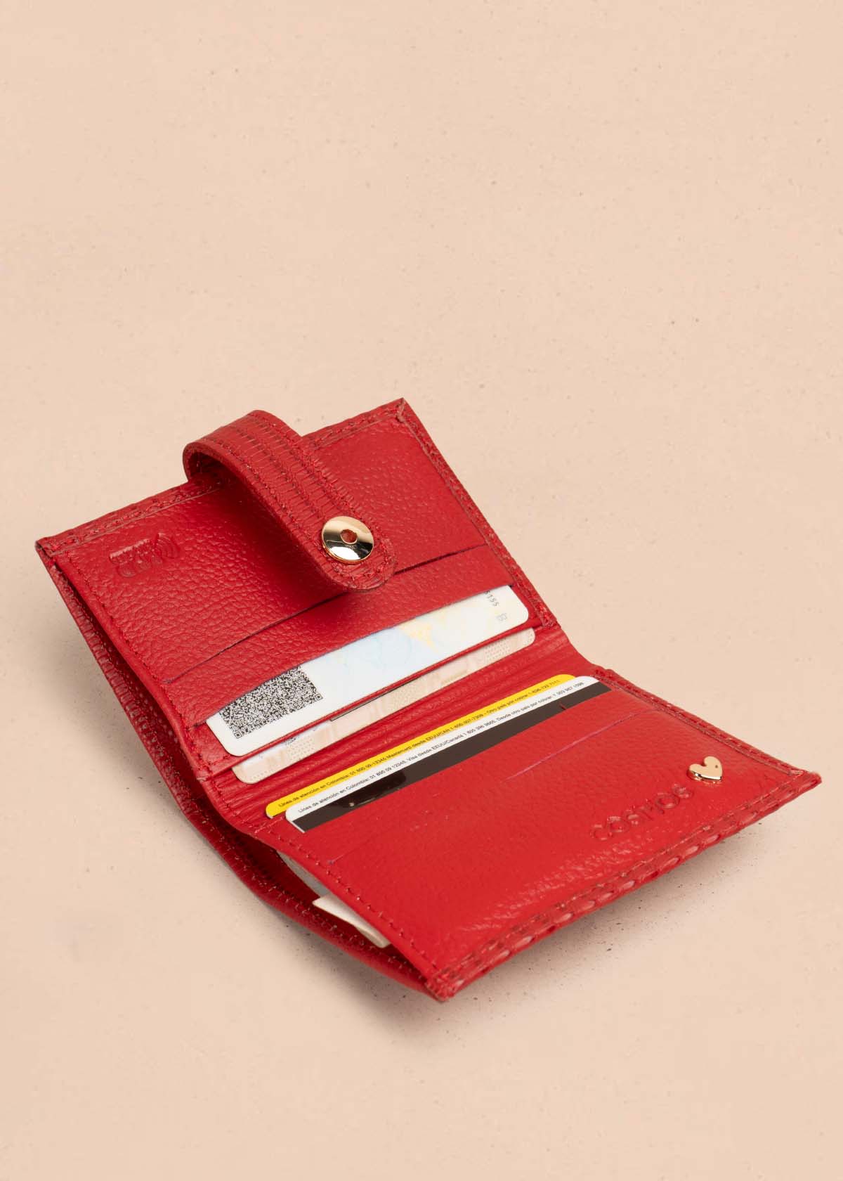 Porta documento en cuero color rojo con textura croco 105326