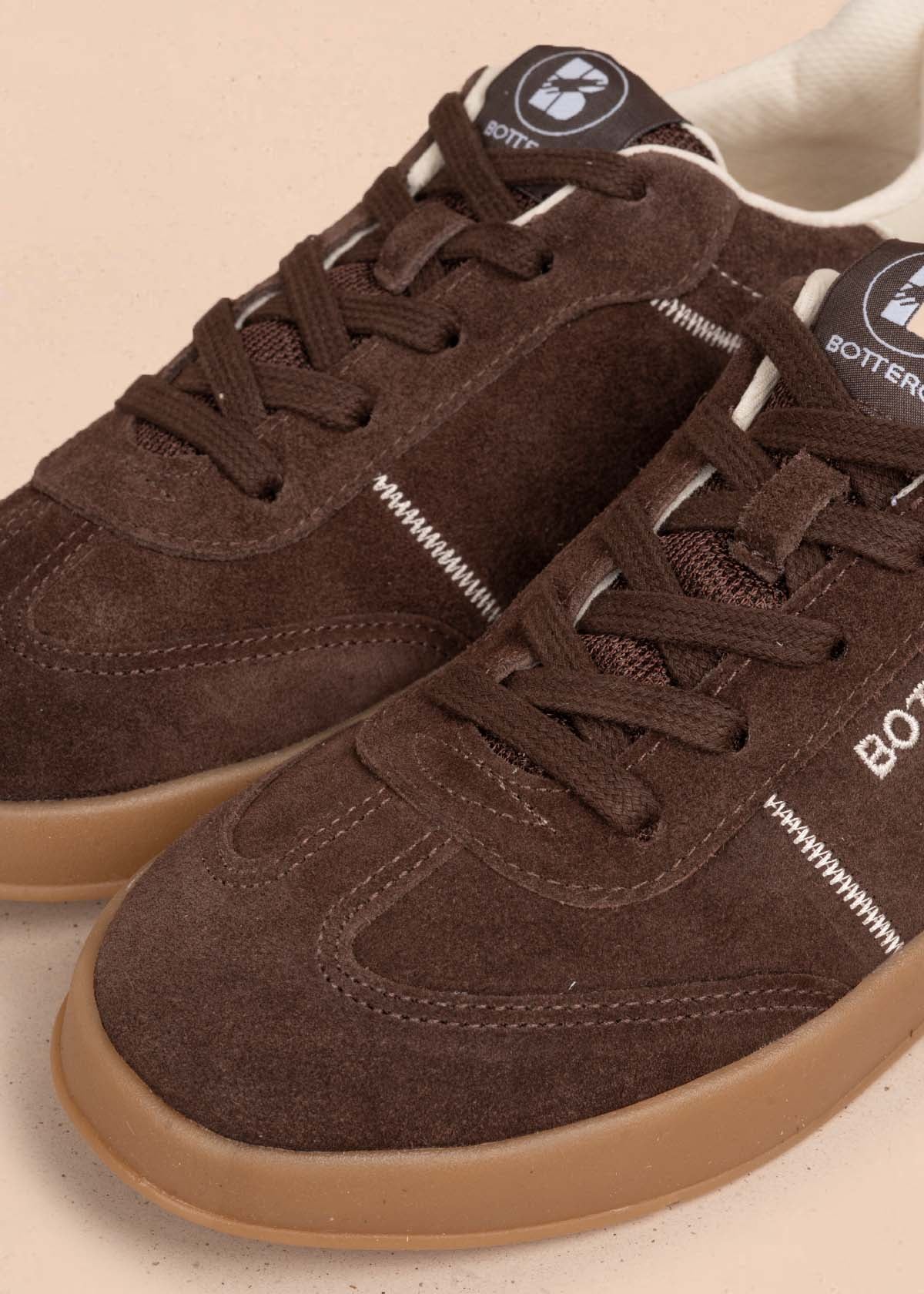 Tenis casuales en cuero color café 105330