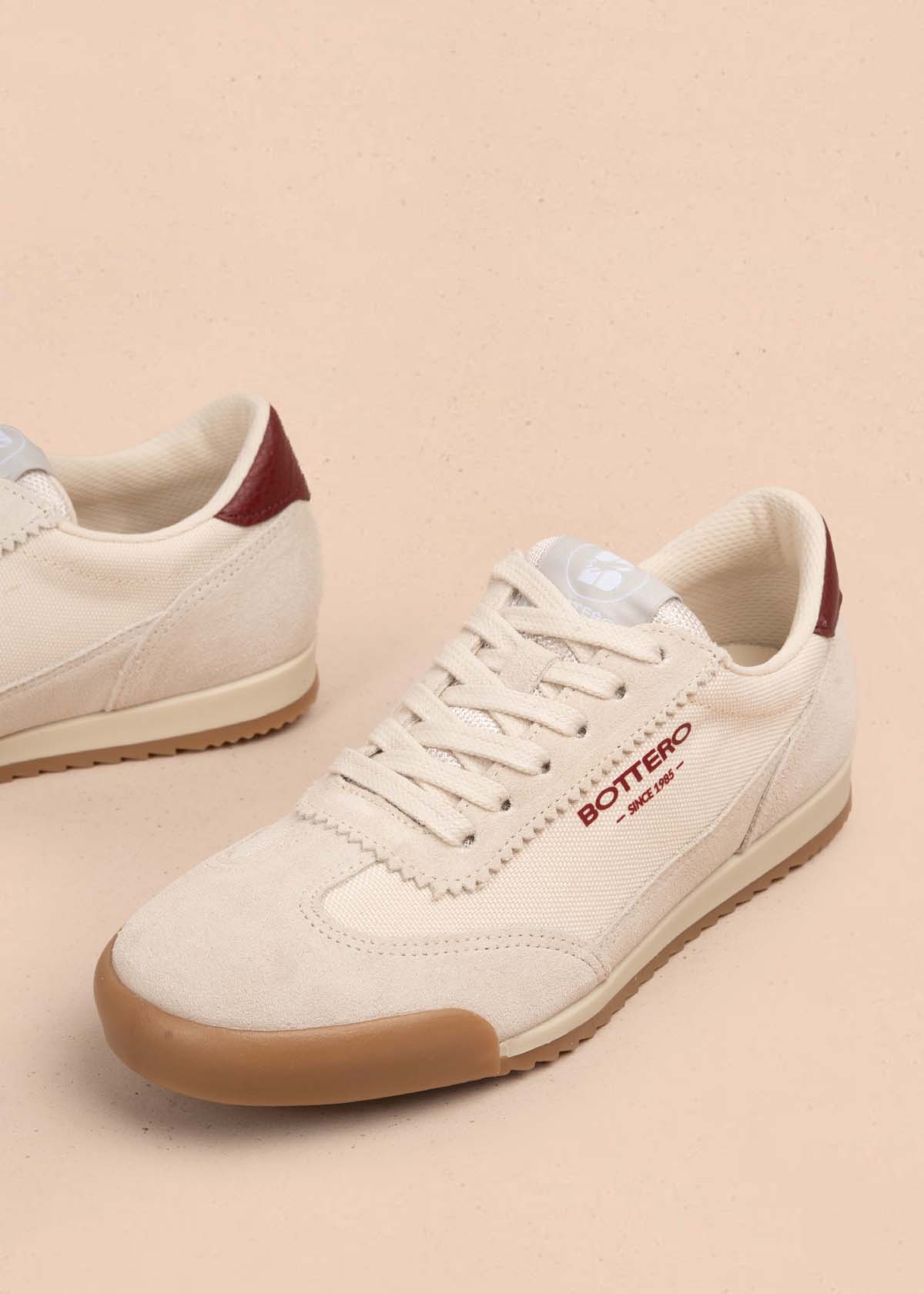 Tenis casuales en cuero color beige 105337