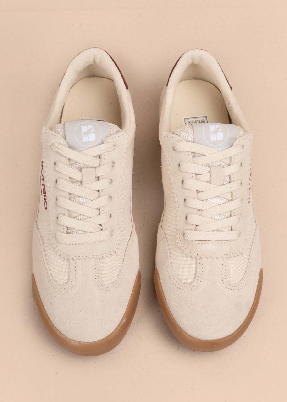 Tenis casuales en cuero color beige 105337