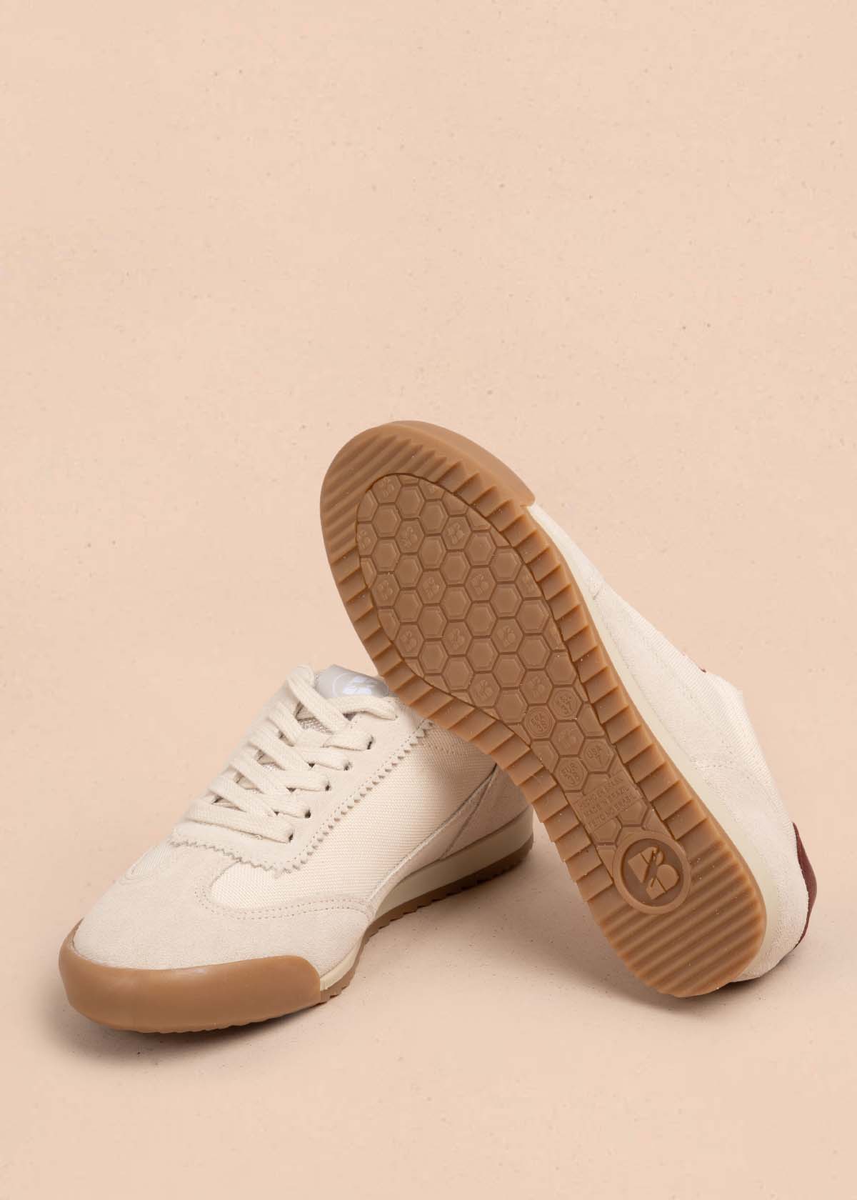 Tenis casuales en cuero color beige 105337