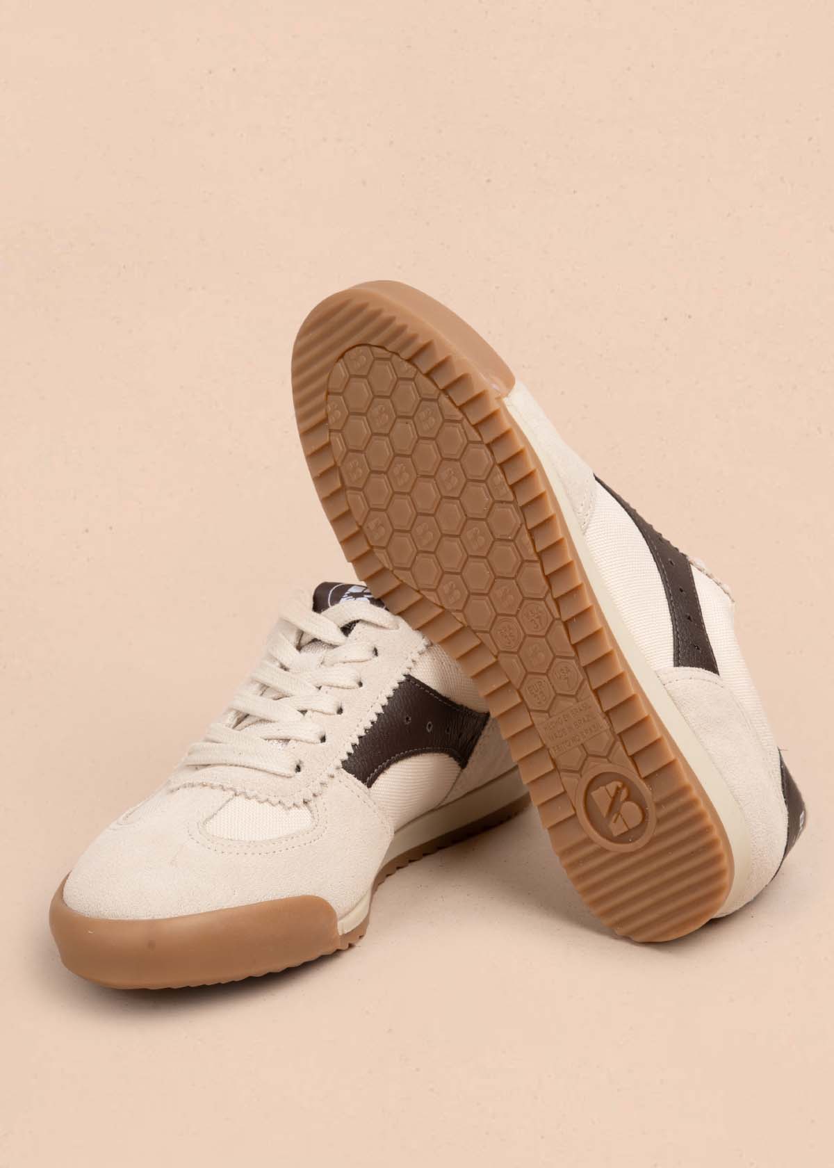 Tenis casuales en cuero color beige 105338