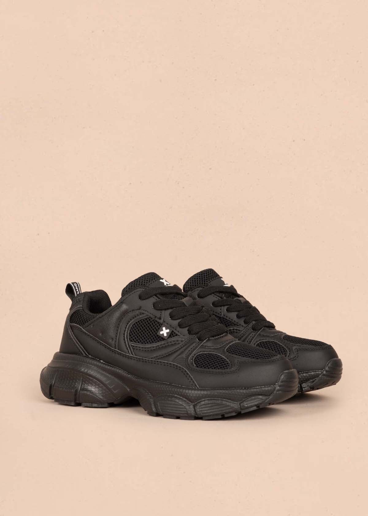 Tenis deportivos color negro 105348