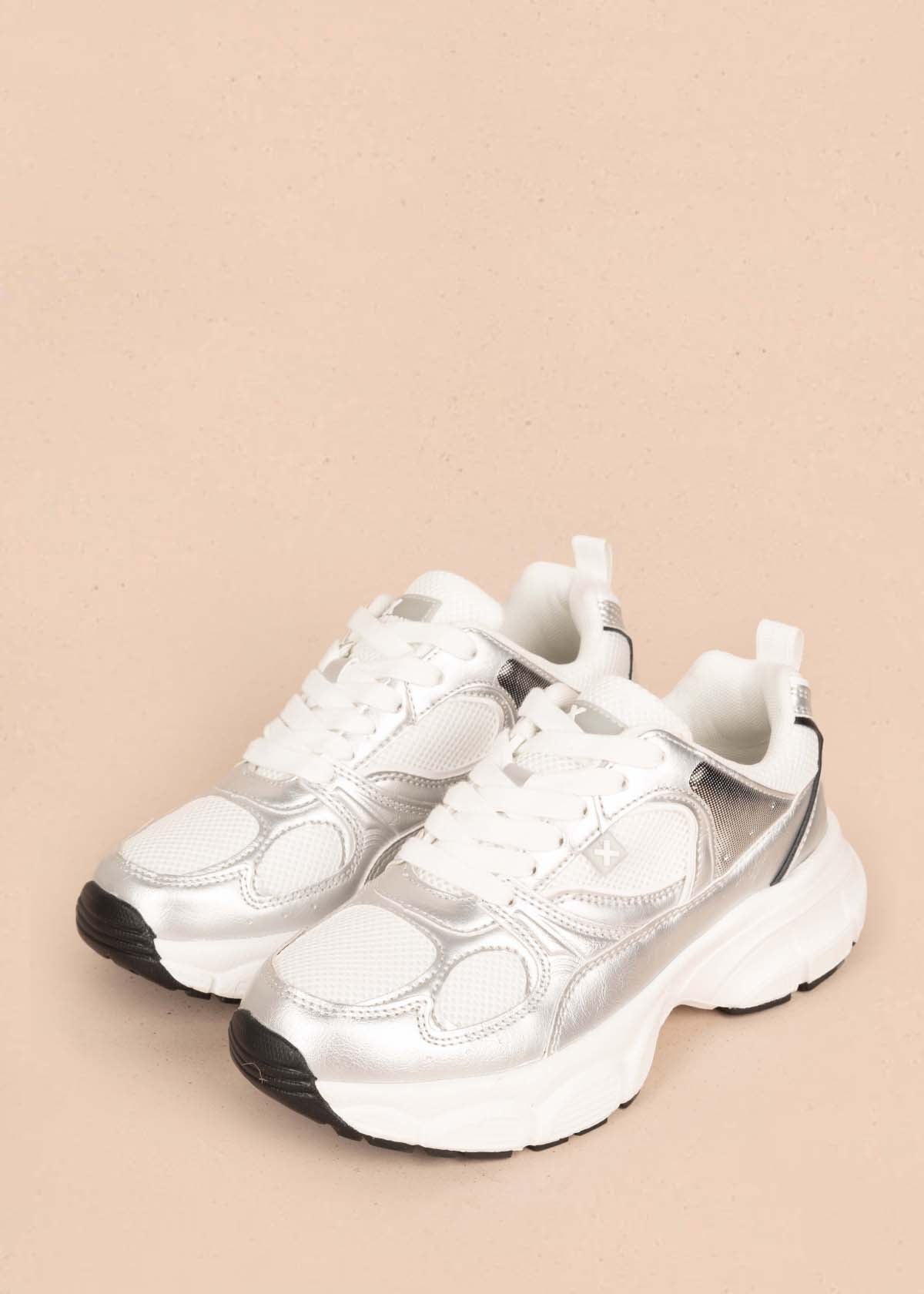 Tenis deportivos color plata 105348
