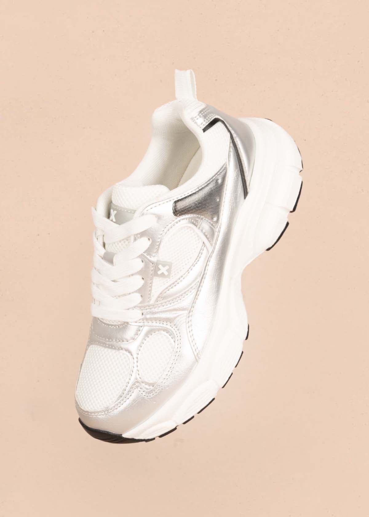 Tenis deportivos color plata 105348