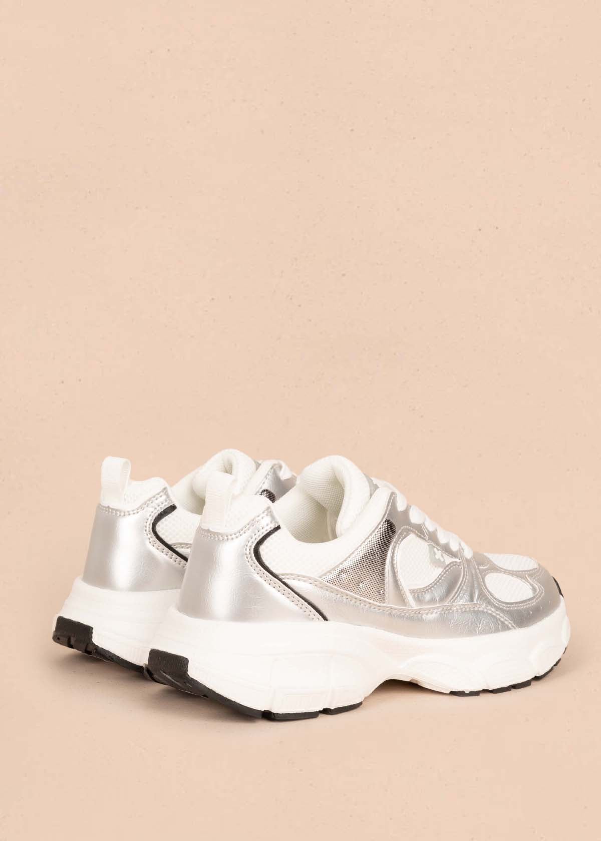 Tenis deportivos color plata 105348