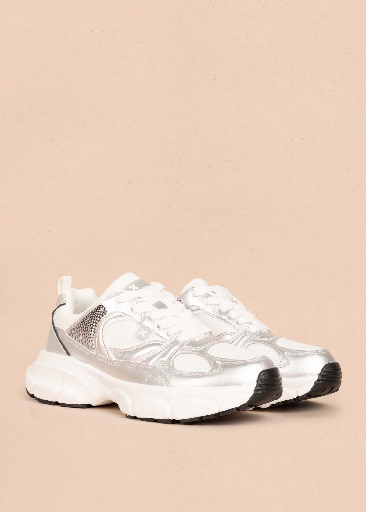 Tenis deportivos color plata 105348