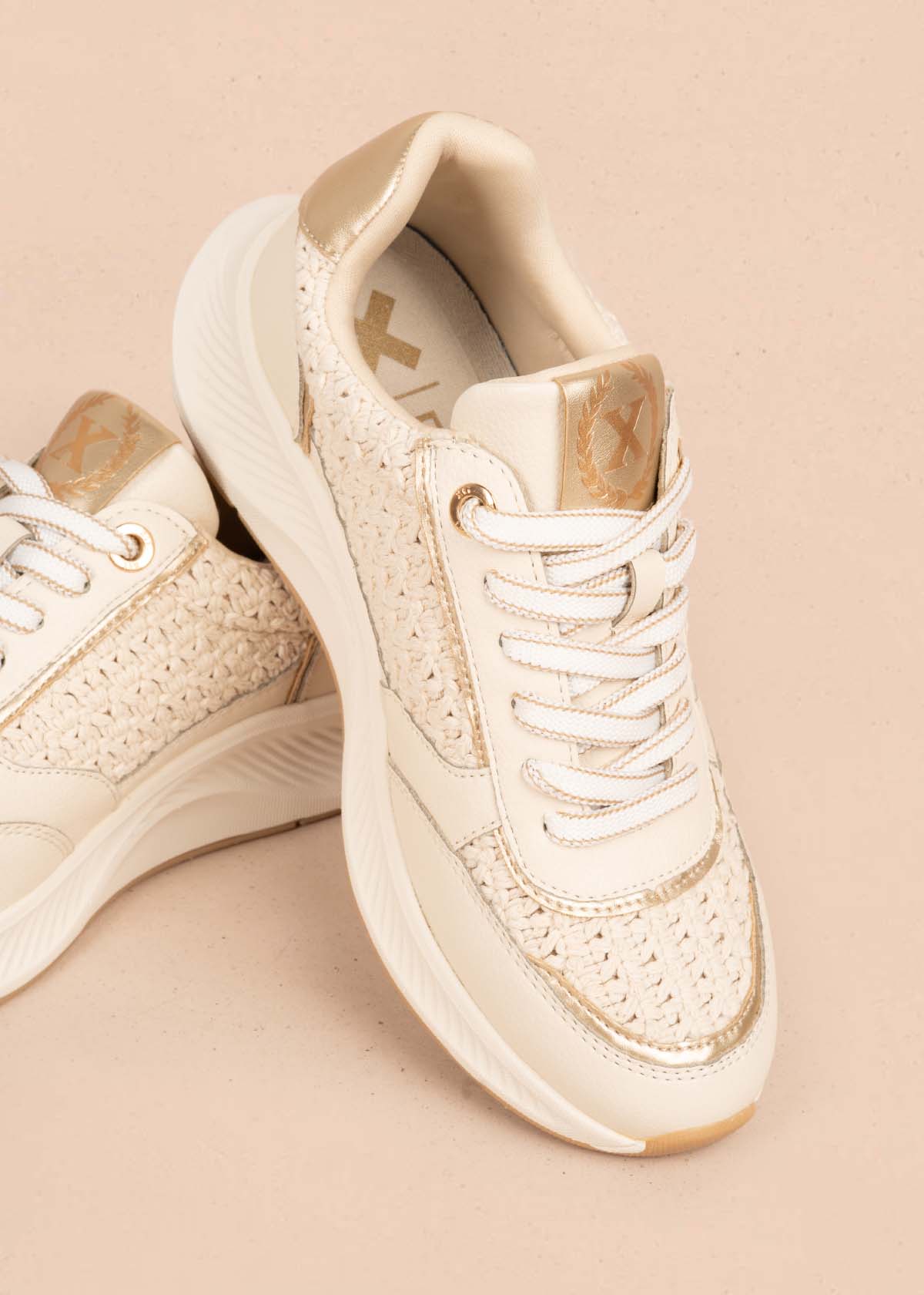 Tenis casuales color beige 105356