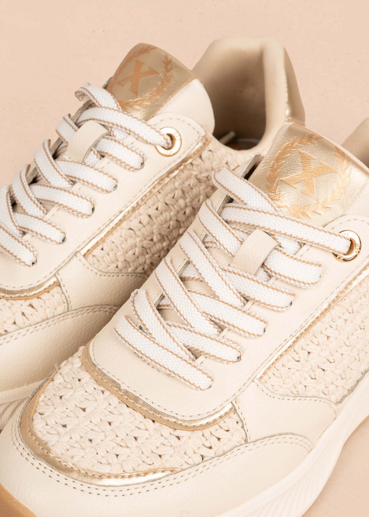Tenis casuales color beige 105356