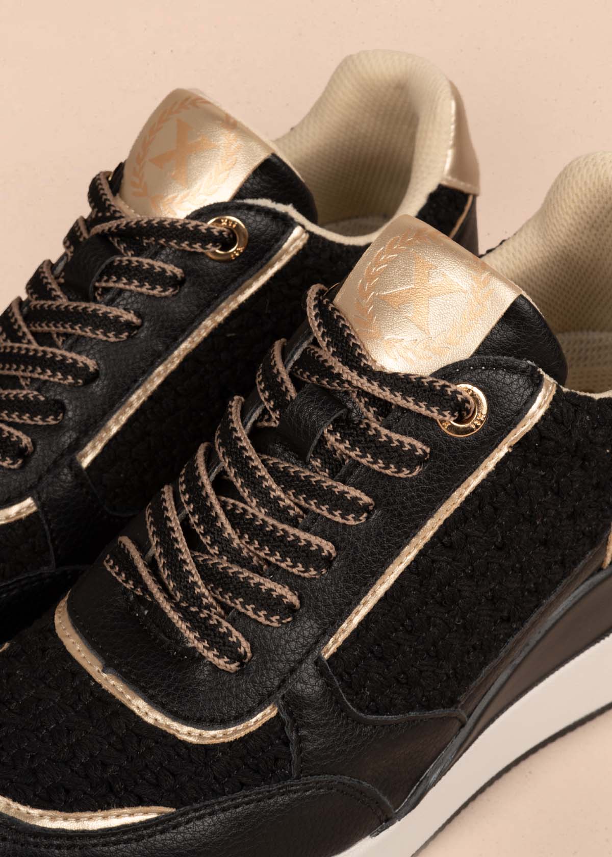 Tenis casuales color negro 105358