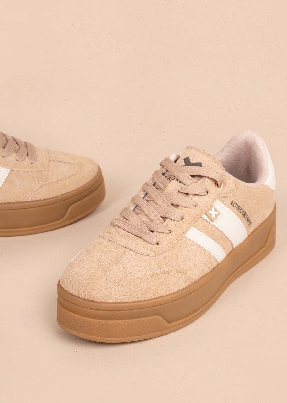 Tenis casuales color beige 105359