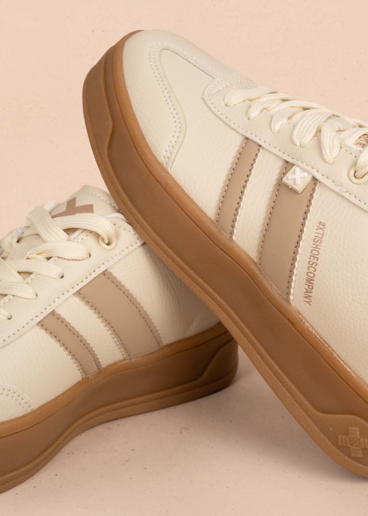 Tenis casuales color beige 105360
