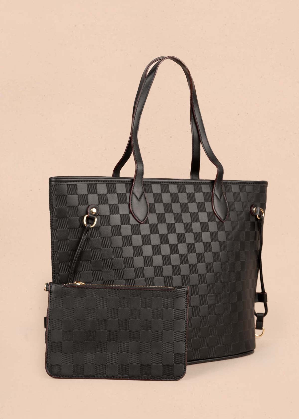Bolso tipo shopping color negro con cuadros 105362