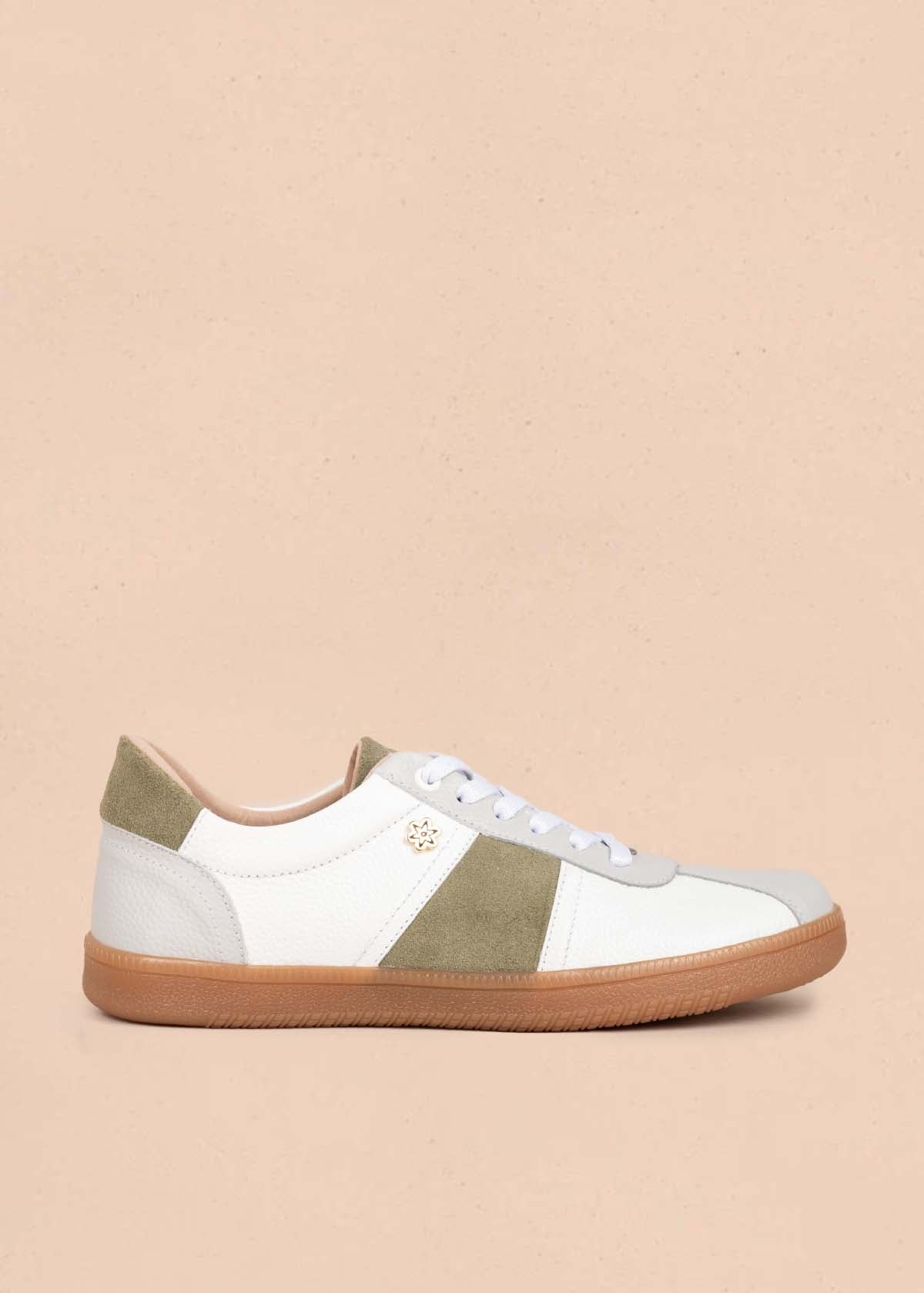 Tenis casuales en cuero color blanco 105380