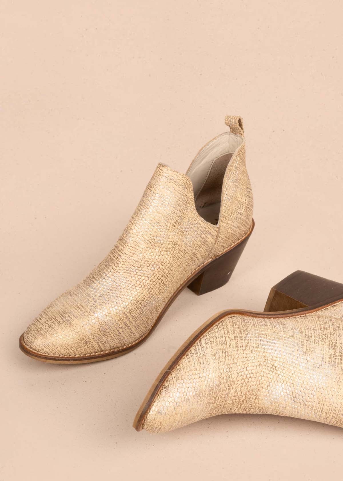 Botines en cuero color champaña 105415