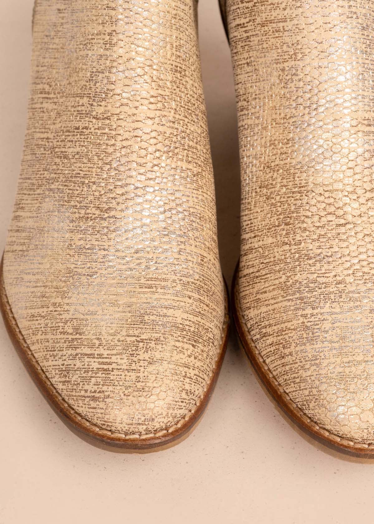 Botines en cuero color champaña 105415