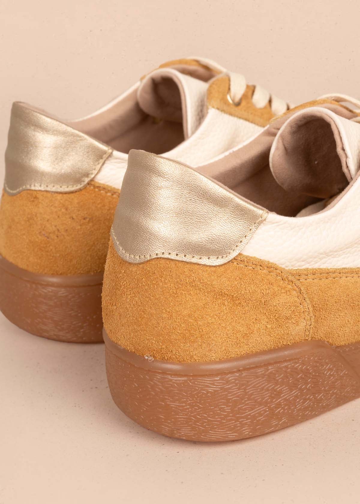 Tenis casuales en cuero color miel 105418