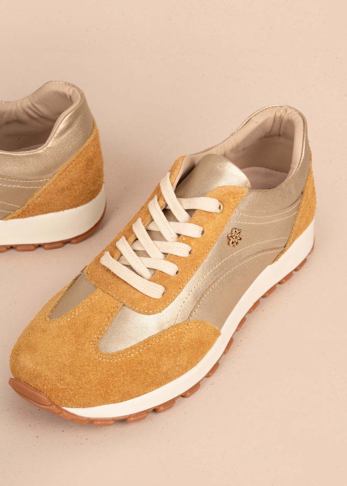Tenis casuales en cuero color camel 105422
