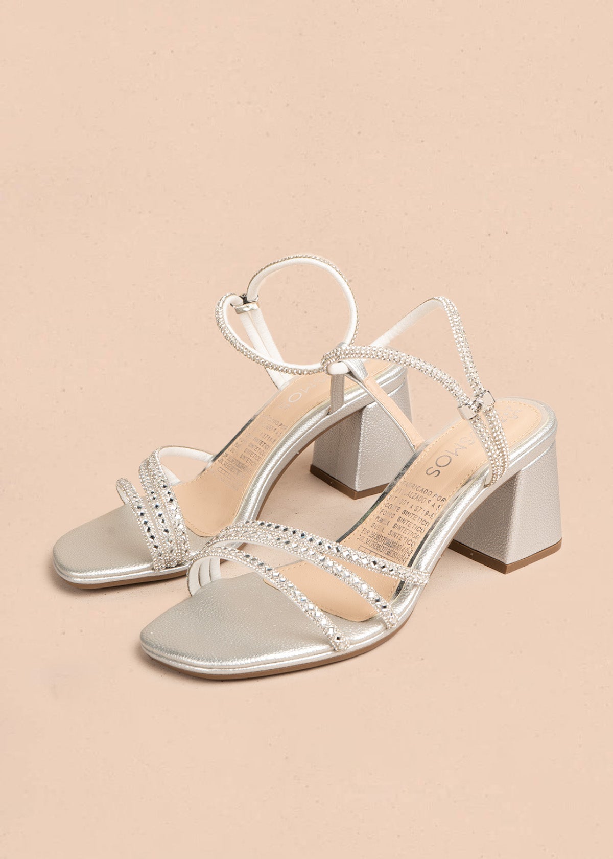 Sandalias color plata con tiras de pedrería brillante y acabado elegante 105427