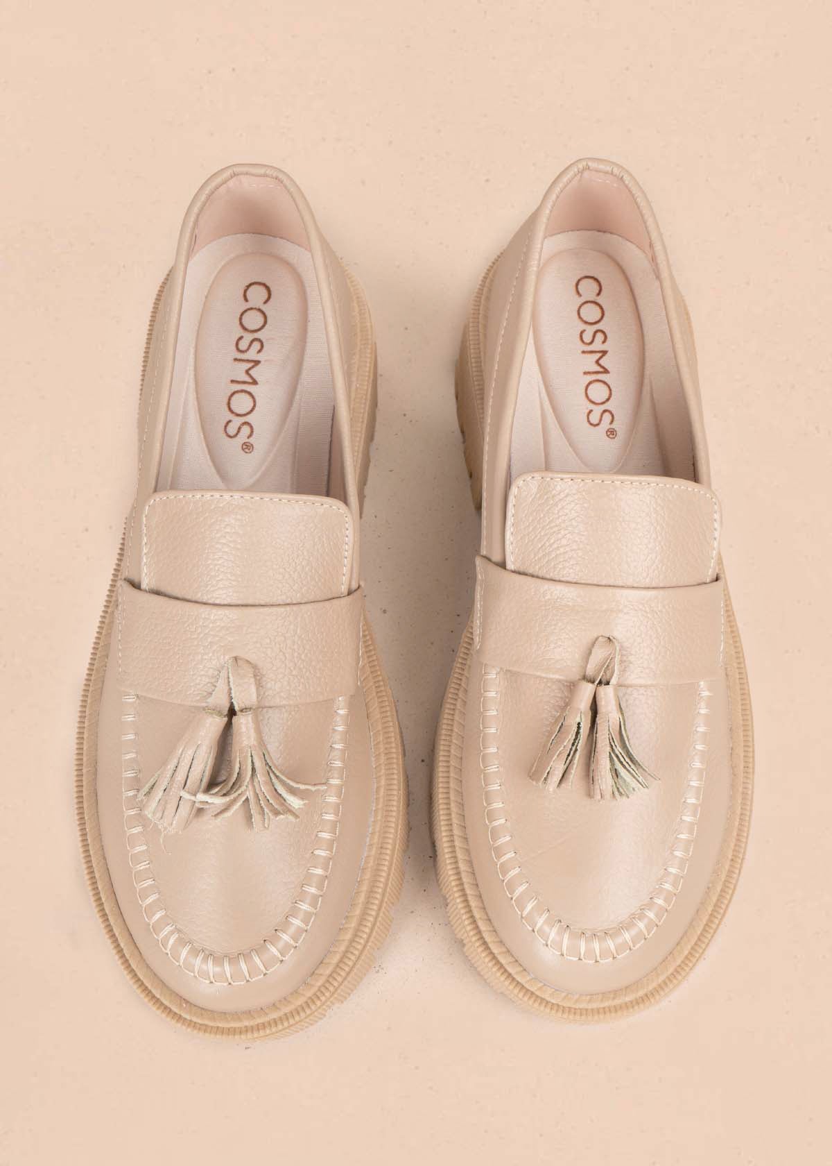 Mocasines color taupe con borla 105448