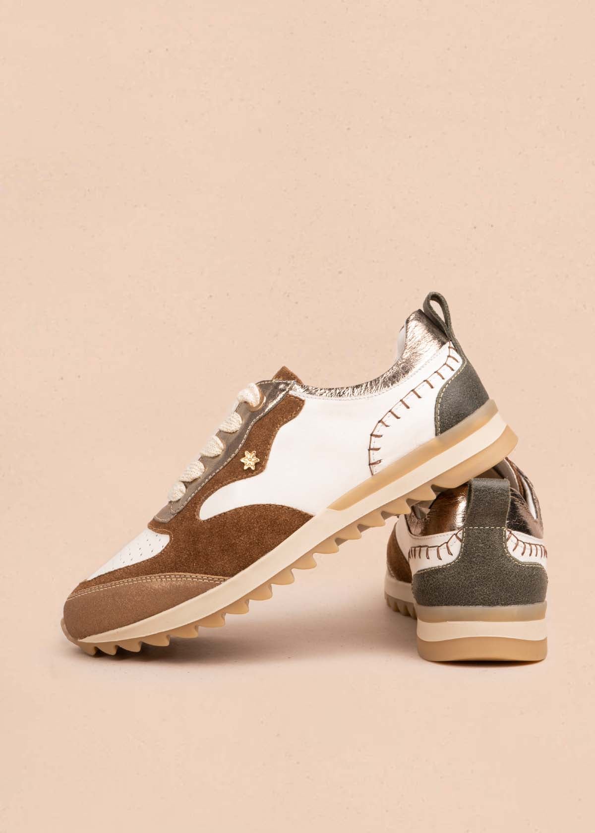 Tenis casuales en cuero color blanco con perforaciones 105477