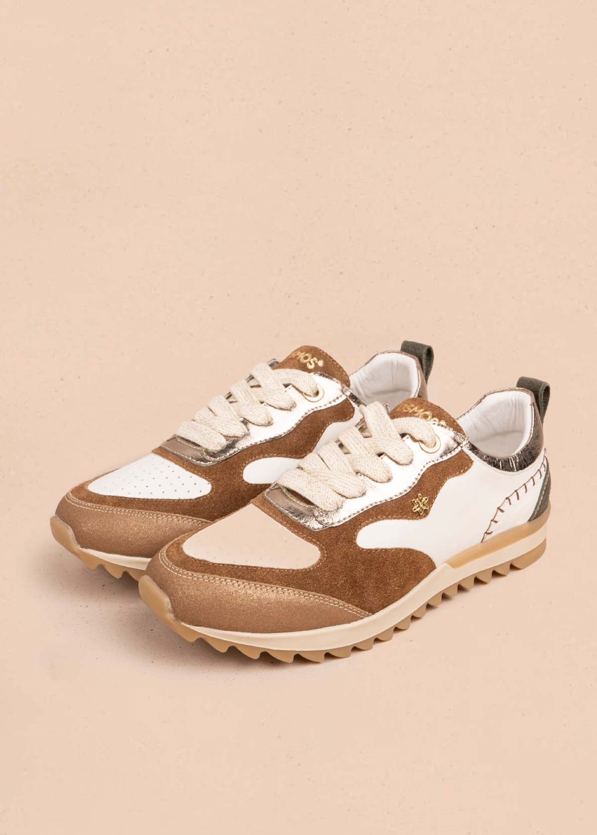 Tenis casuales en cuero color blanco con perforaciones 105477