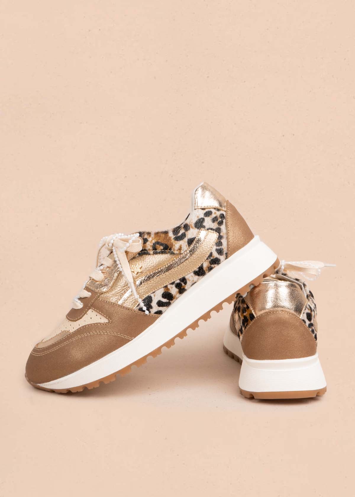 Tenis casuales en cuero color animal print 105481