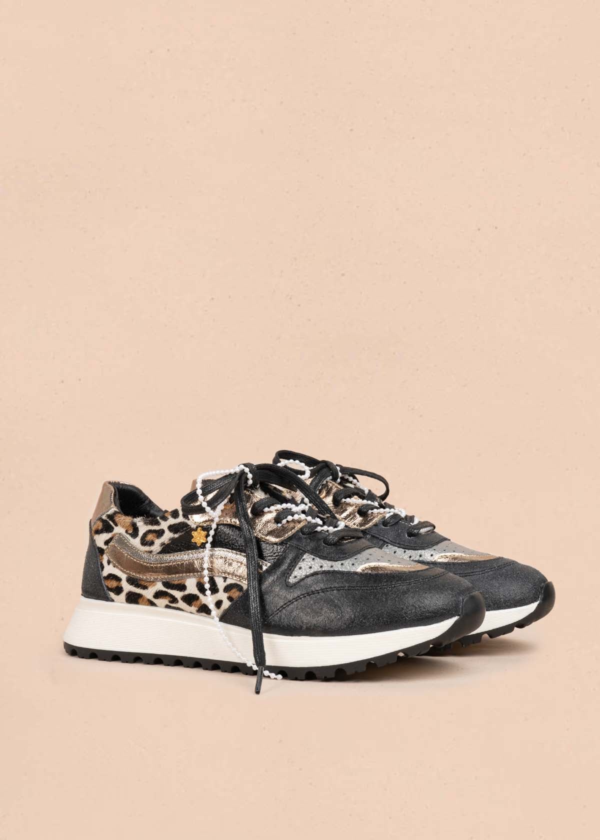 Tenis casuales en cuero color negro 105481