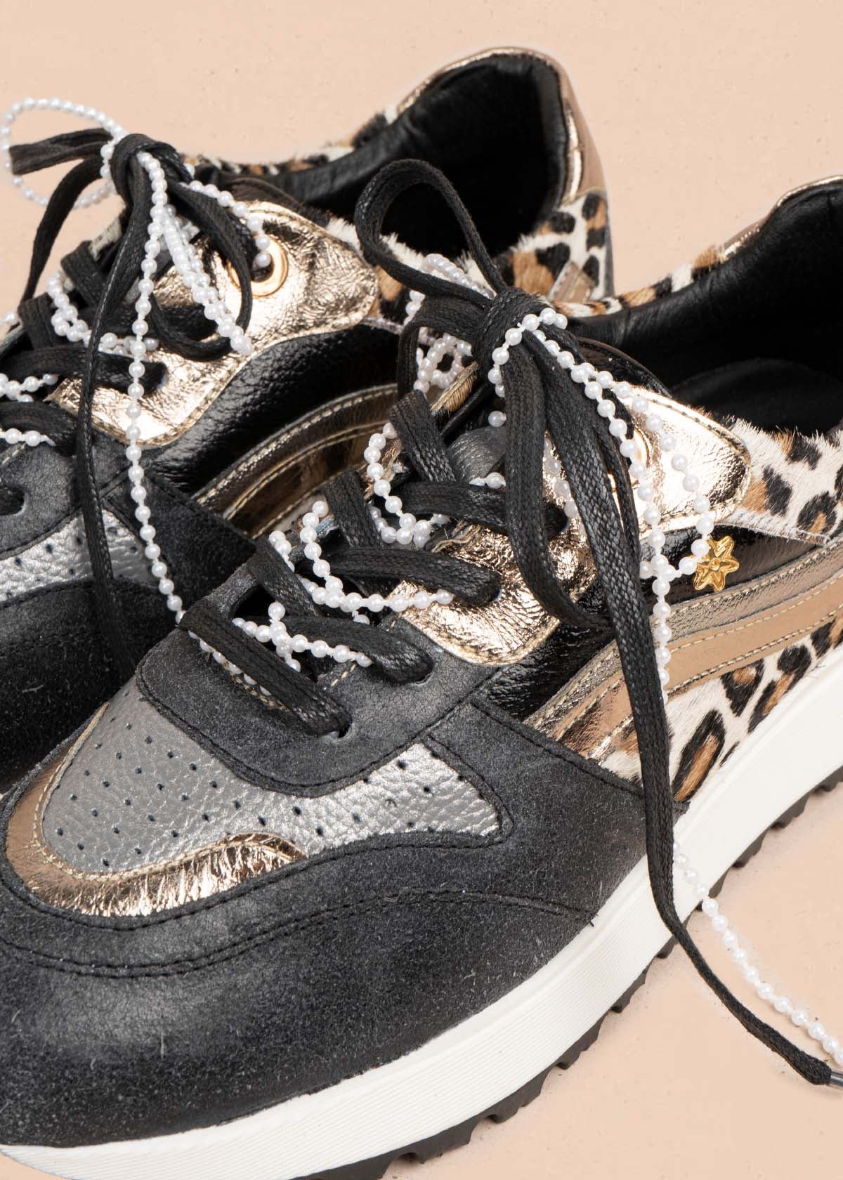 Tenis casuales en cuero color negro 105481