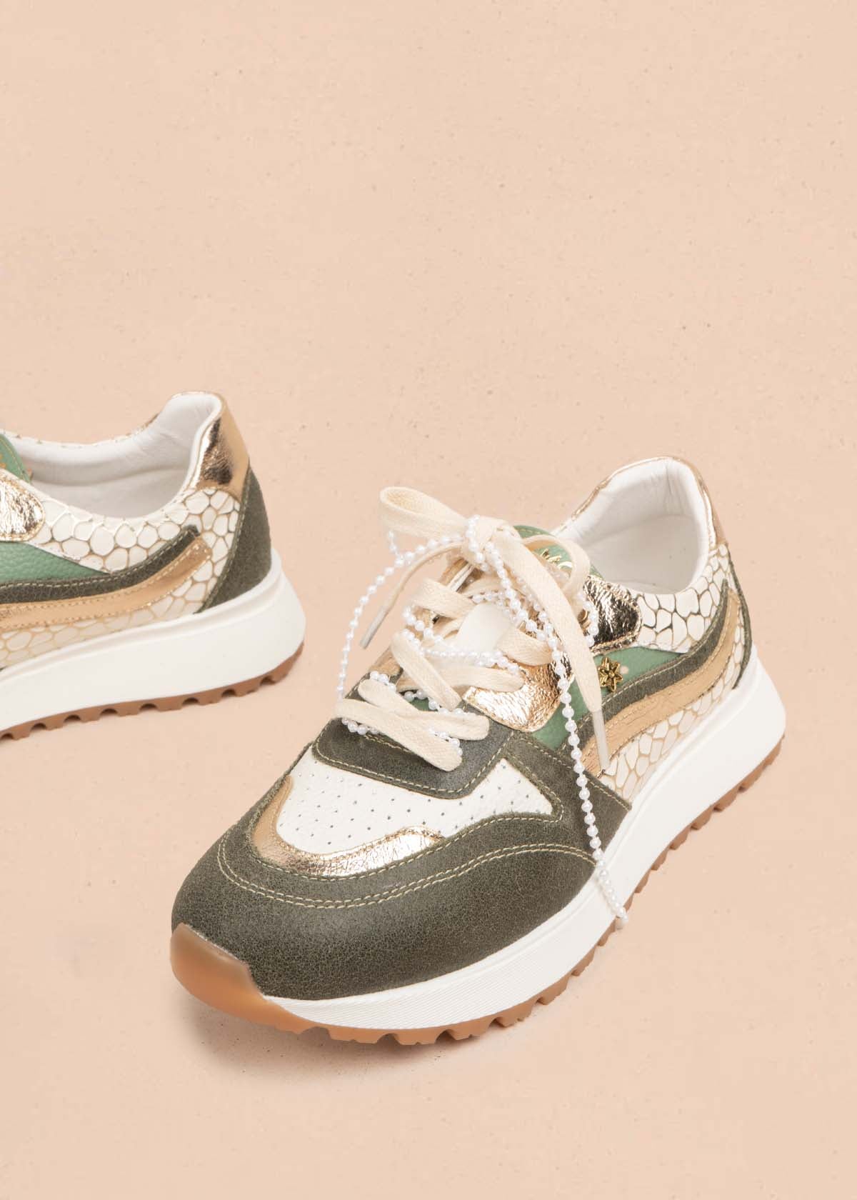 Tenis casuales en cuero color verde 105481