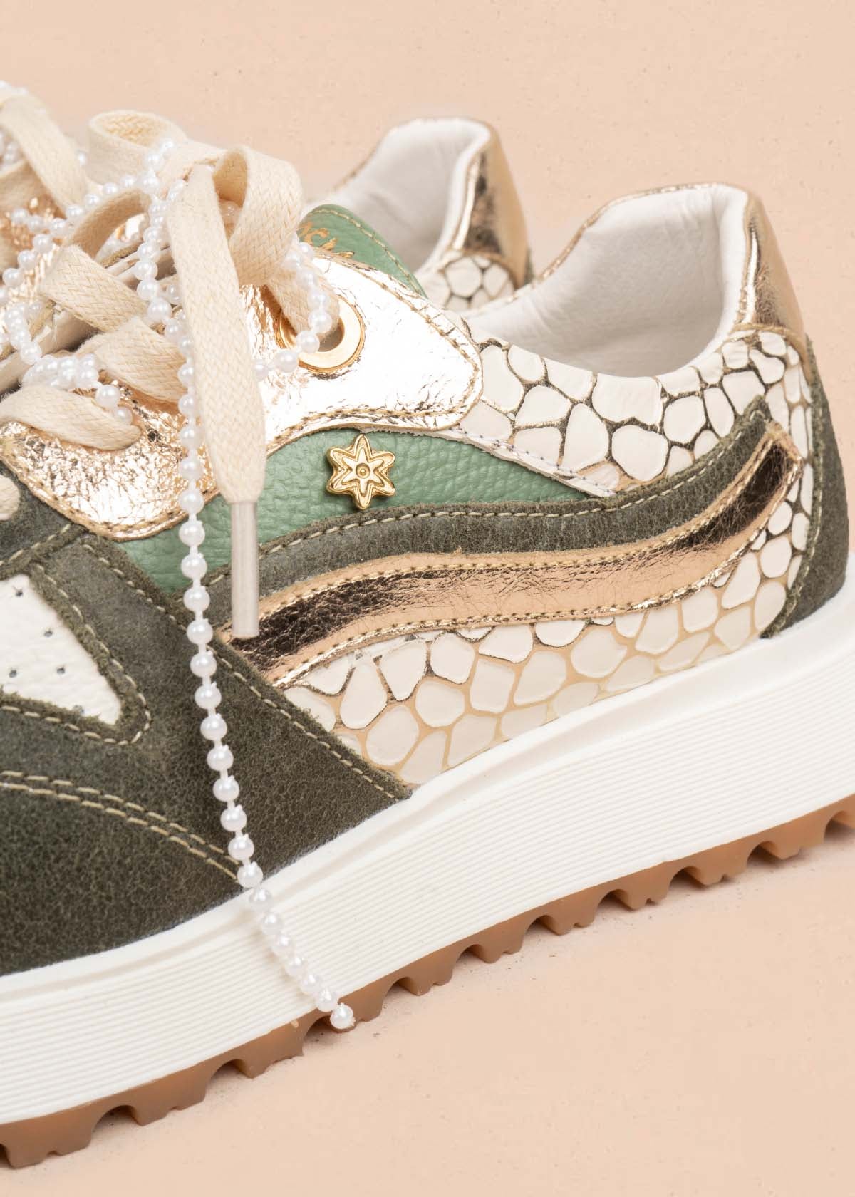 Tenis casuales en cuero color verde 105481