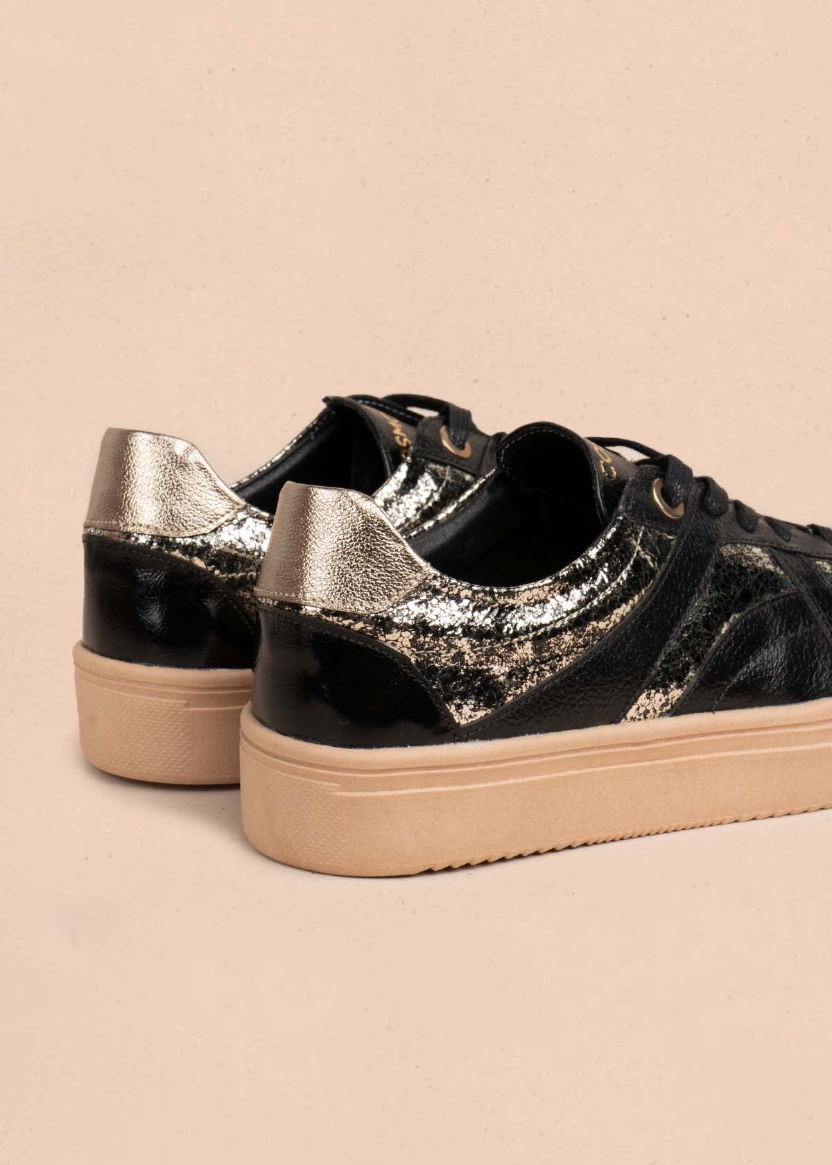 TENIS CASUALES EN CUERO COLOR NEGRO 105488