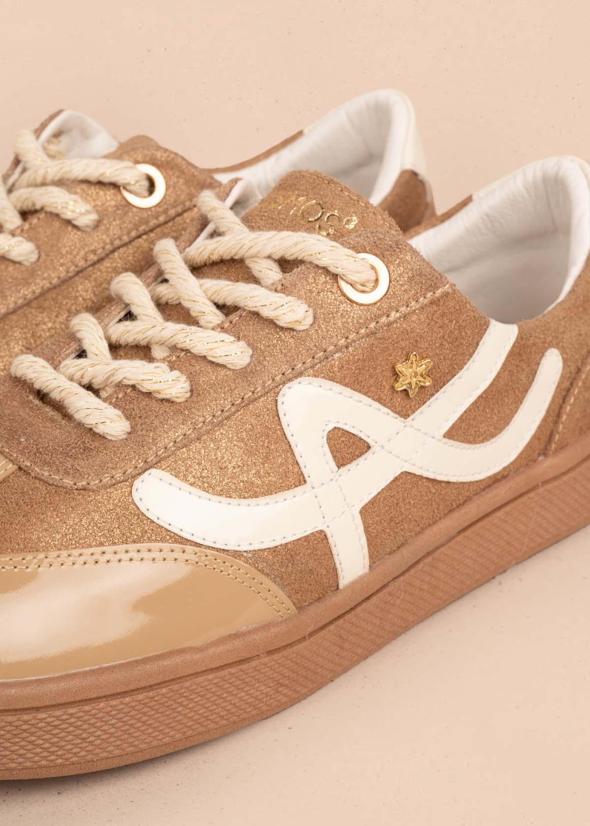 Tenis casuales en cuero color miel 105490