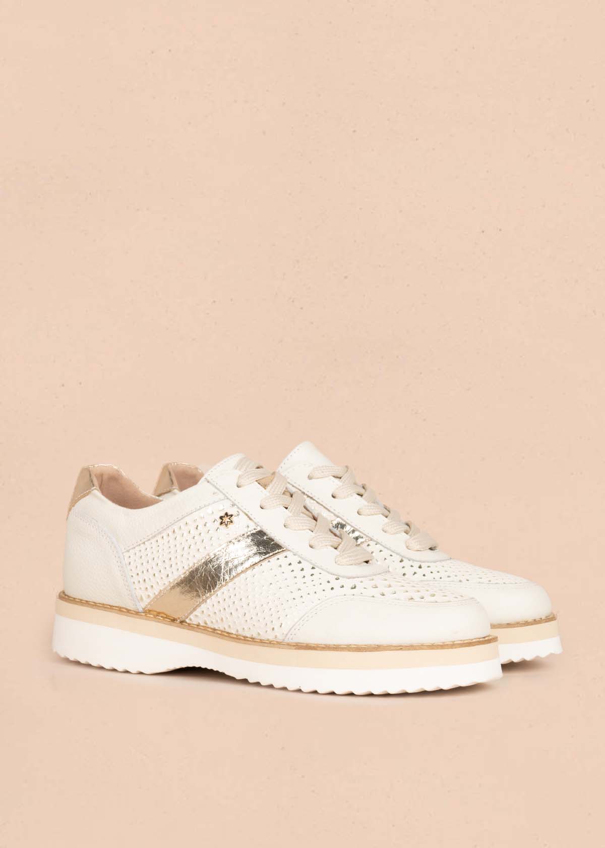 Zapatos con atadura en cuero color beige con folia 105502
