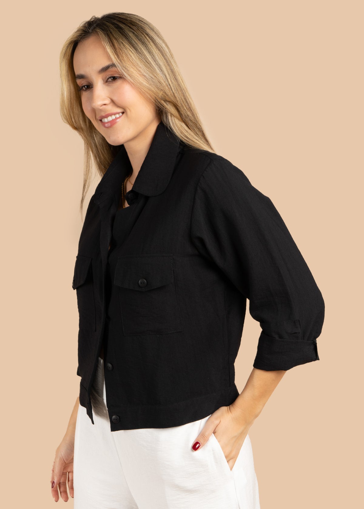 Chaqueta color negro con bolsillos 105527