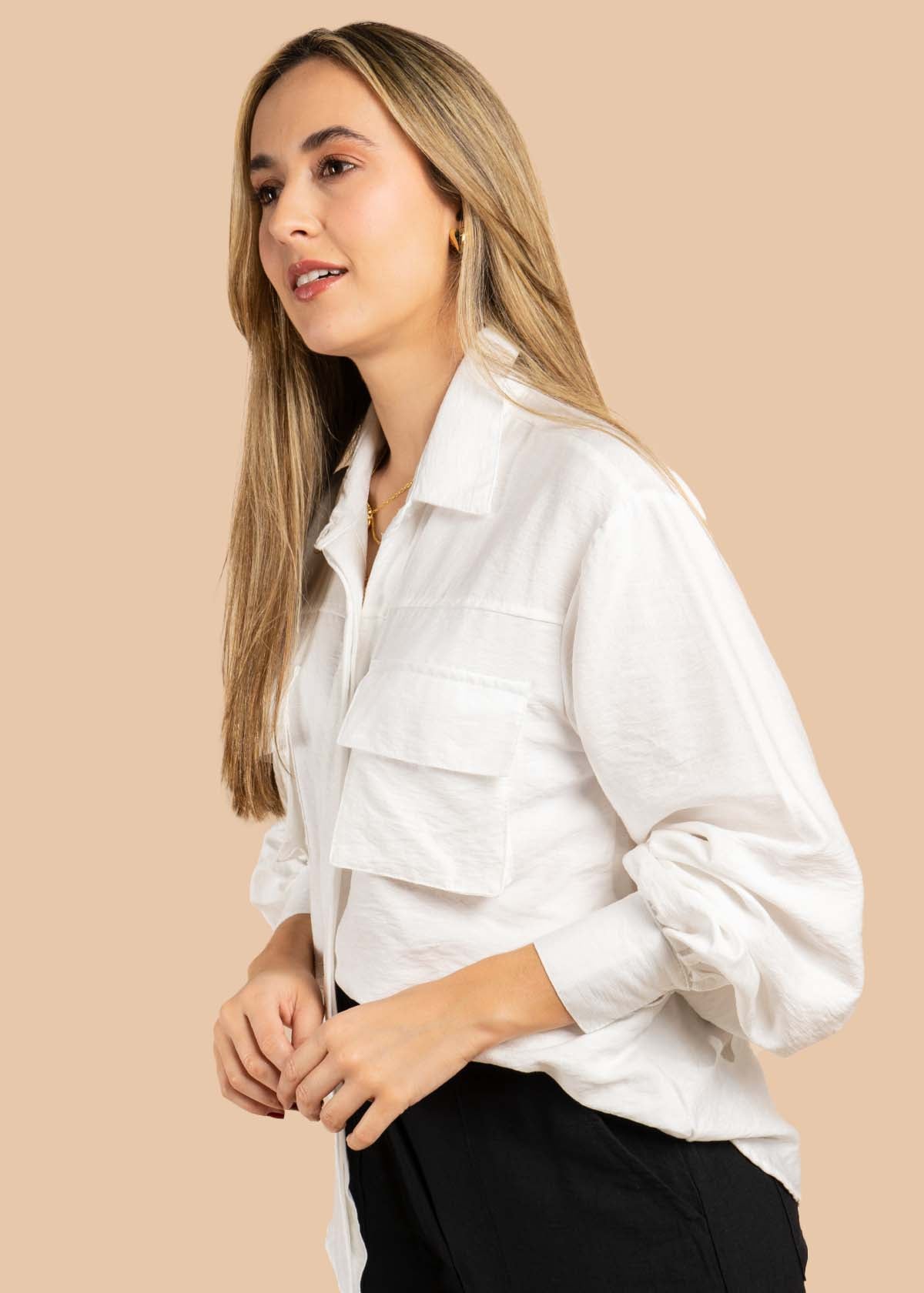 Blusa color blanco con bolsillos 105529