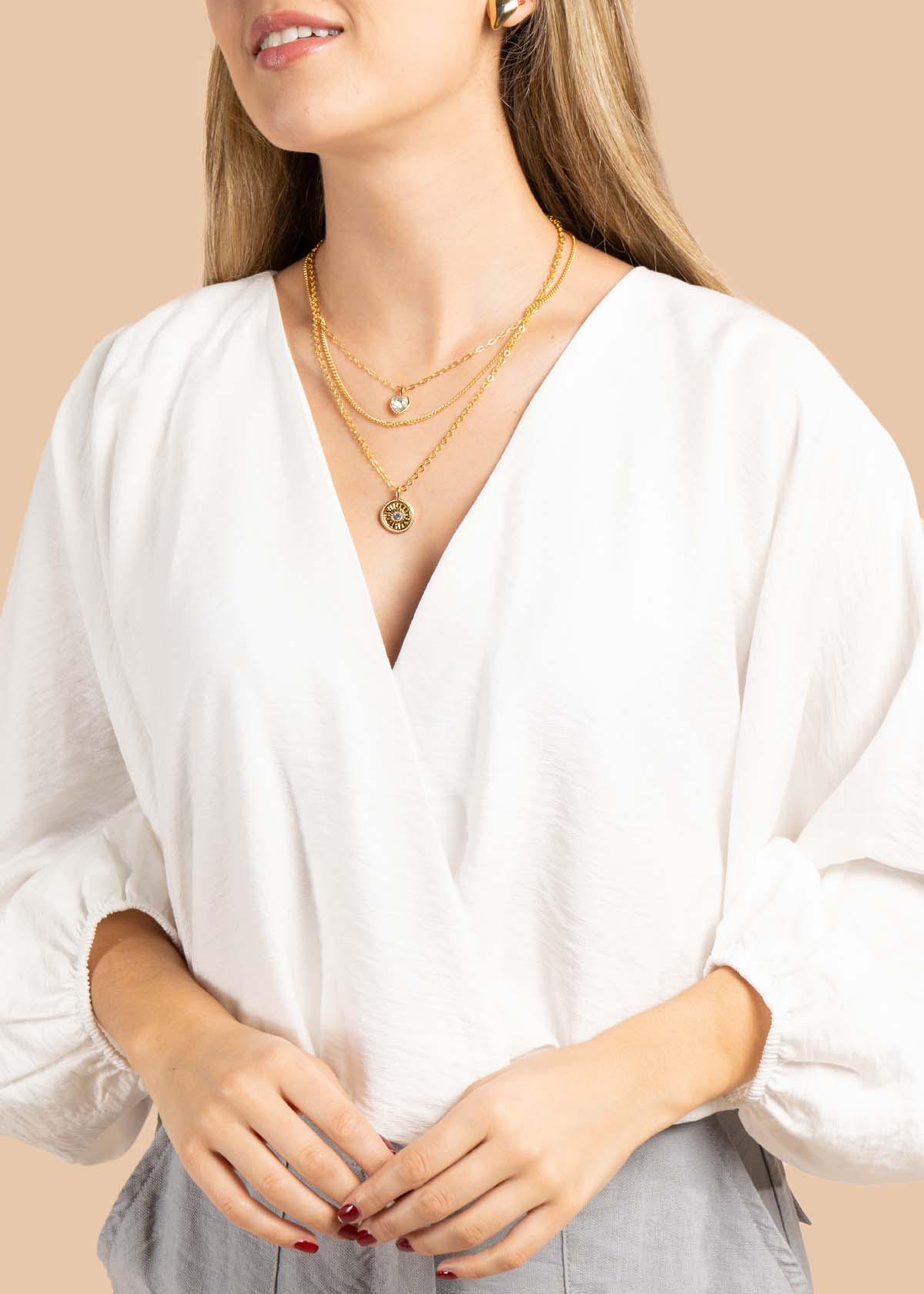 Blusa color blanco con cuello V  105531