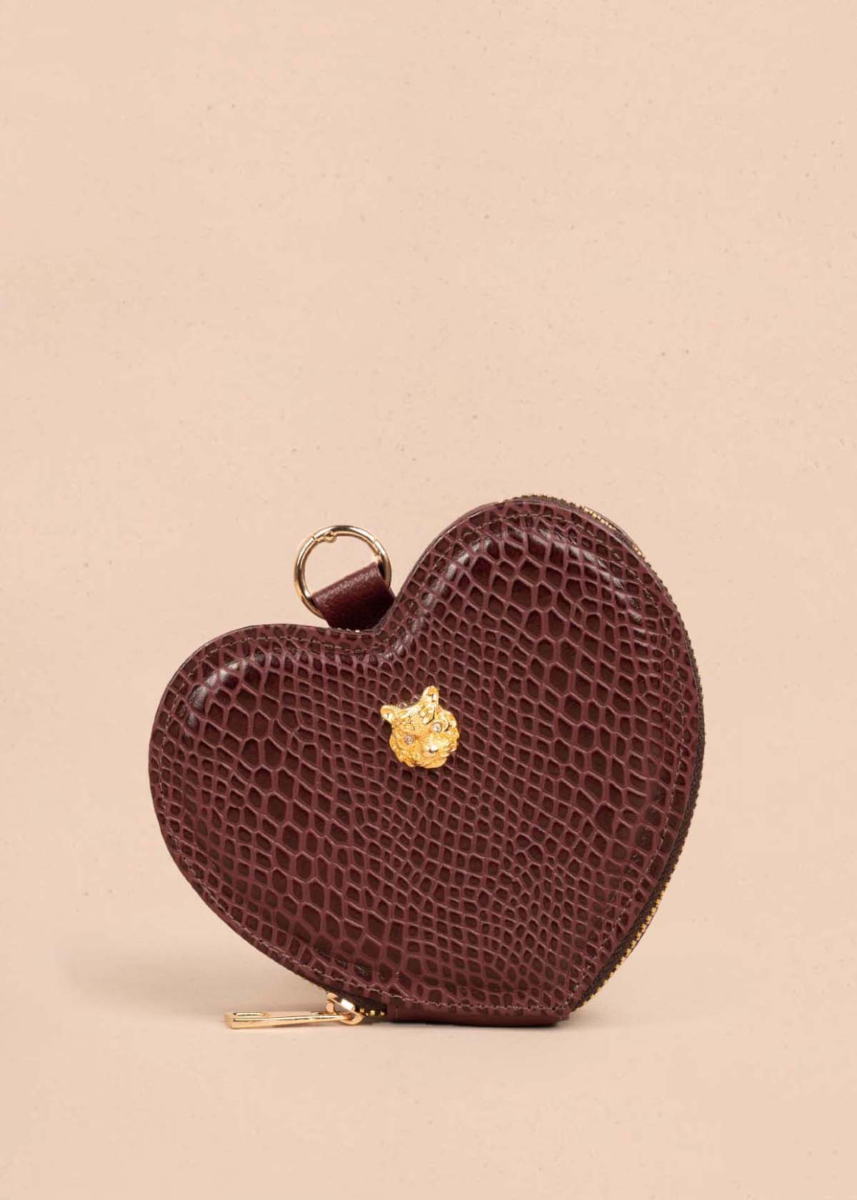 Bolso manos libres en cuero con forma de corazón color vinotinto 105560