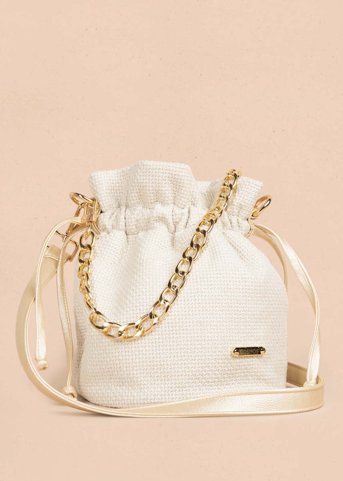 Bolso manos libres color blanco con cadena  105563