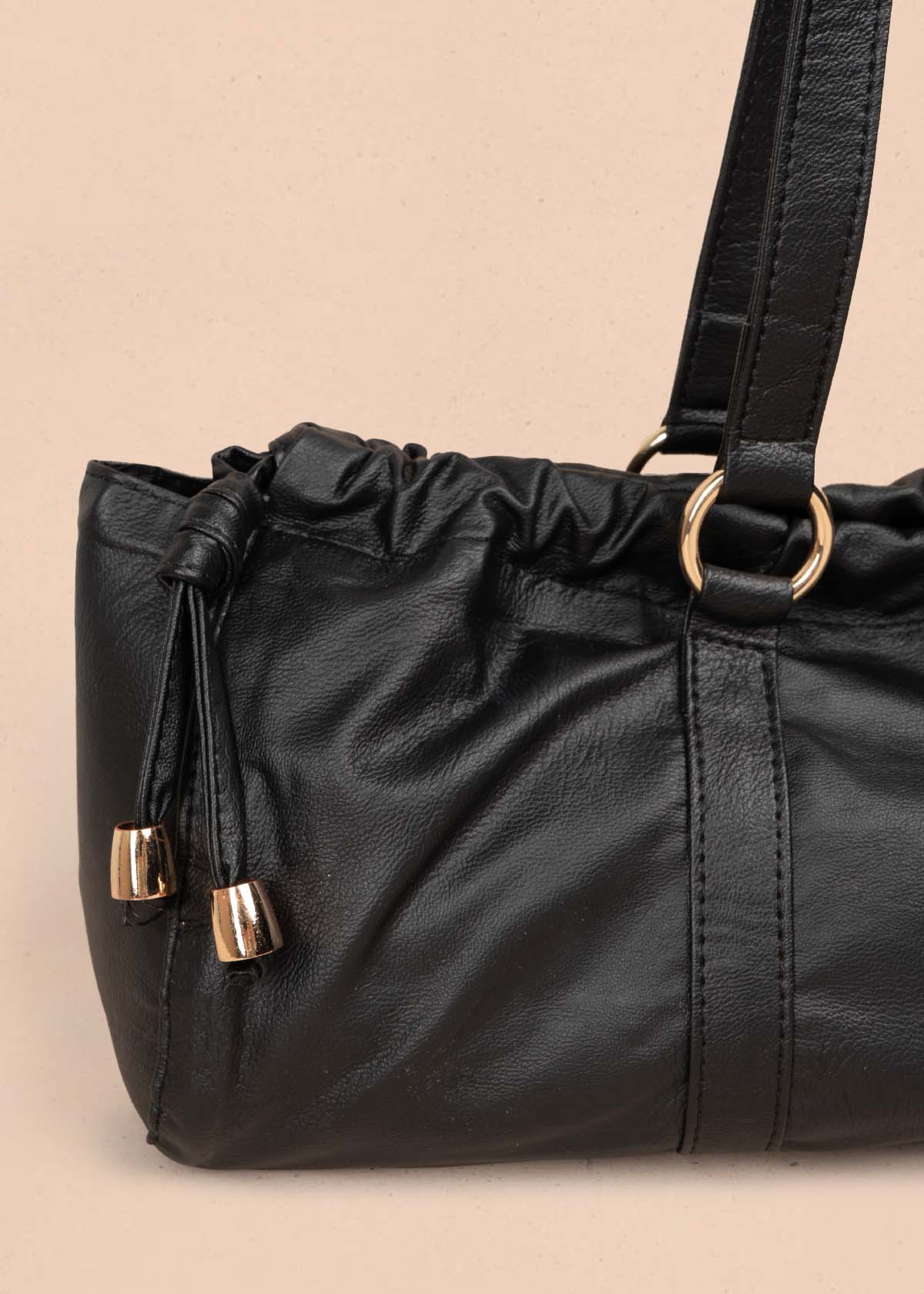 Bolso cartera color negro con recogido 105567