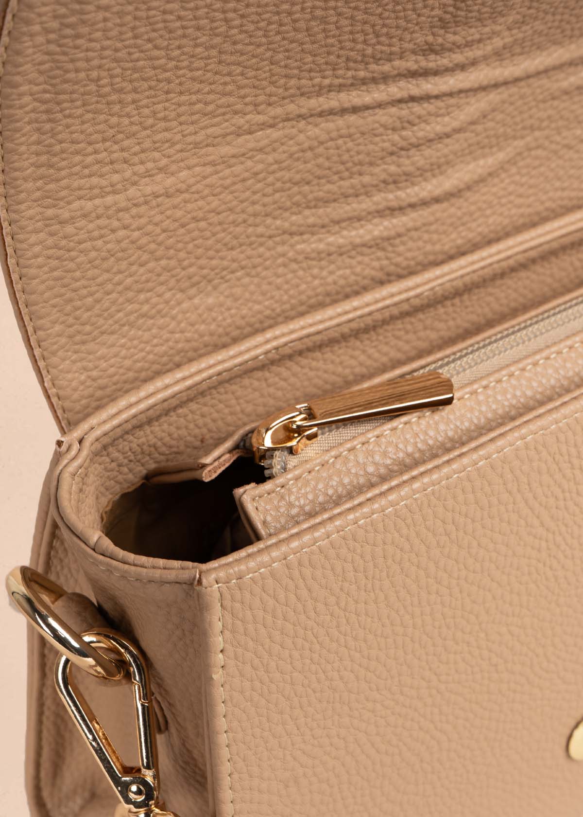 Bolso manos libres color beige 105568