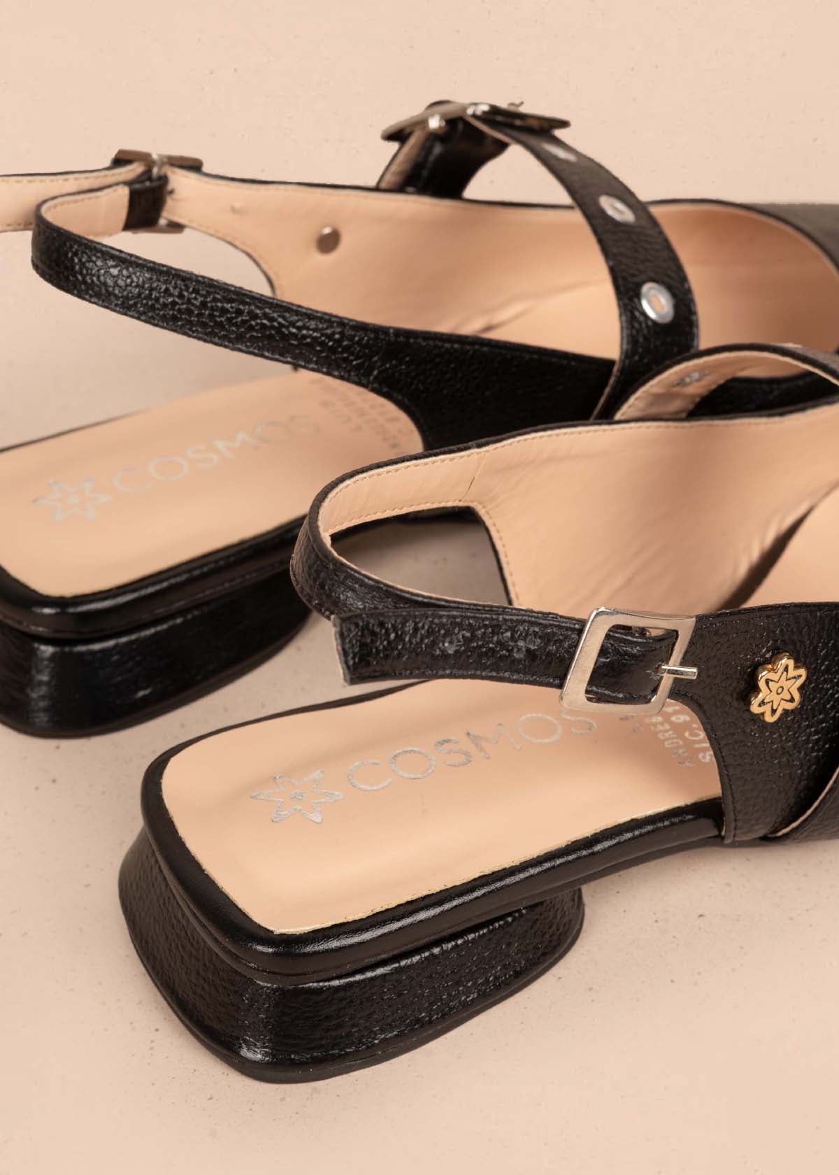 Tacones trabilla en cuero color negro con correa en empeine 105575