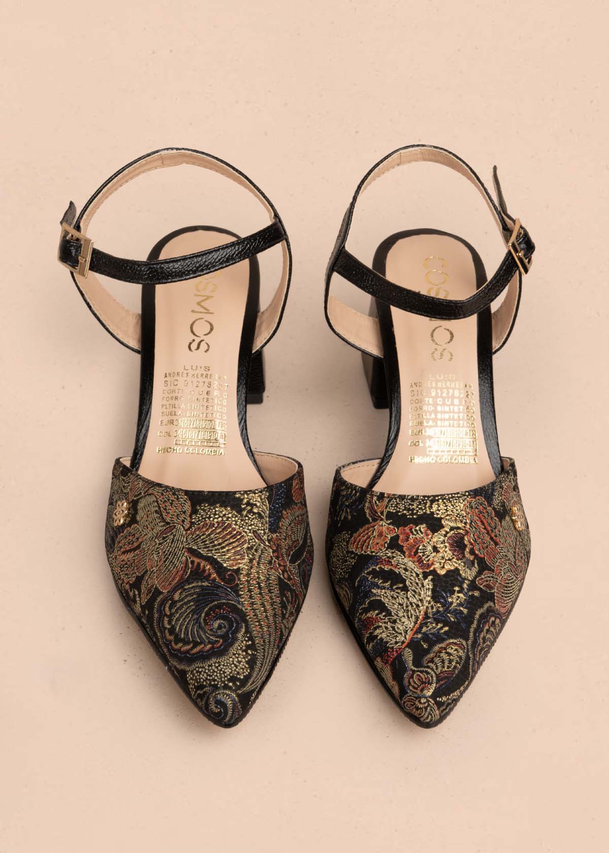 Tacones trabilla en cuero color negro con arabescos 105580