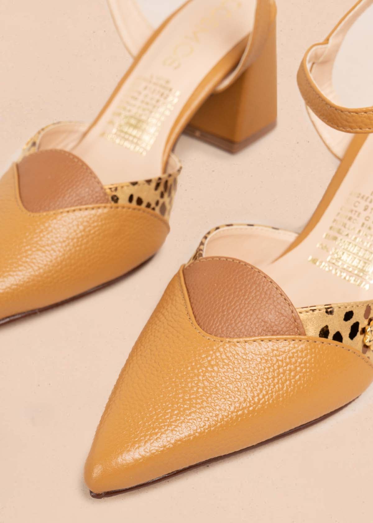 Tacones trabilla en cuero color miel con folia 105582