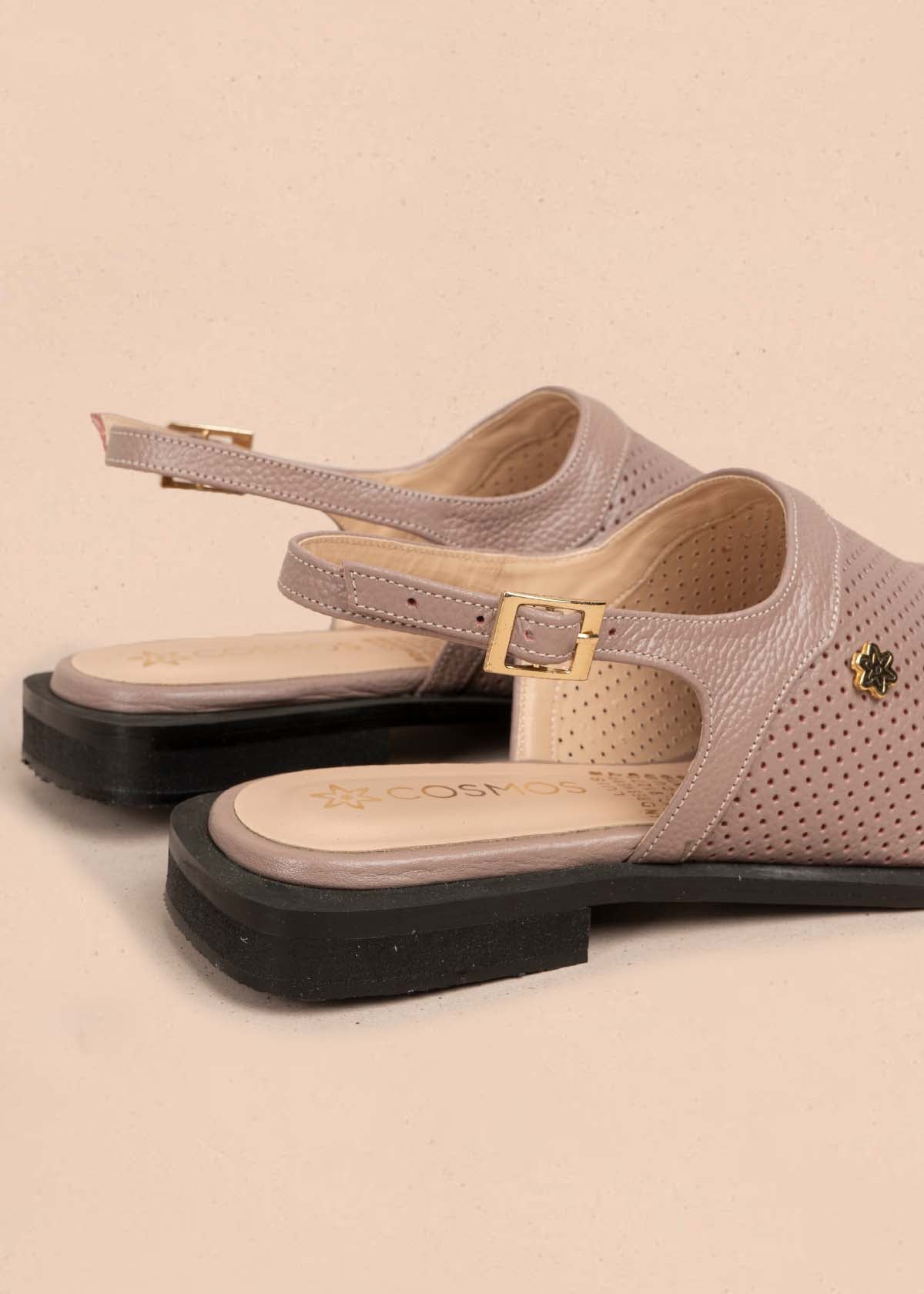 Tacones trabilla en cuero color taupe con perforaciones 105586