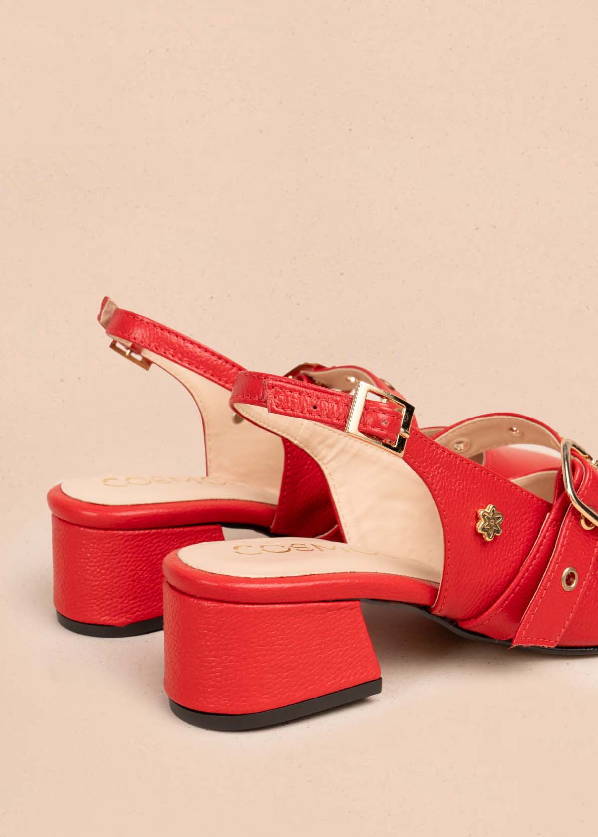 Tacones trabilla en cuero color rojo con correa 105587