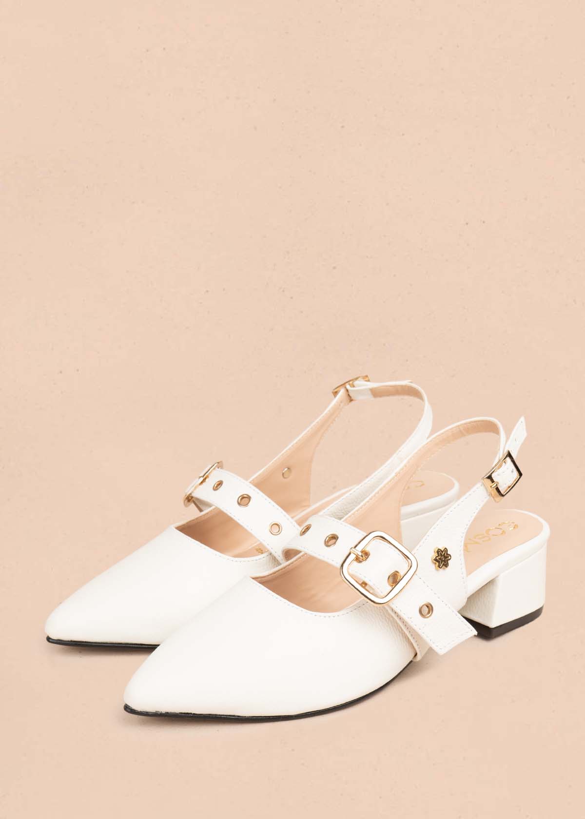 Tacones trabilla en cuero color talco con correa 105587