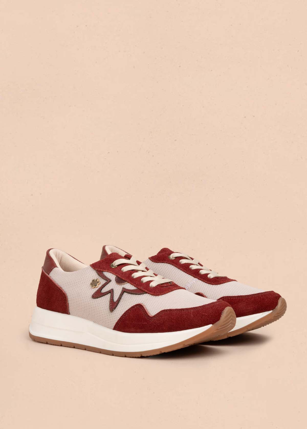 Tenis casuales en cuero color vinotinto con átomo 105589