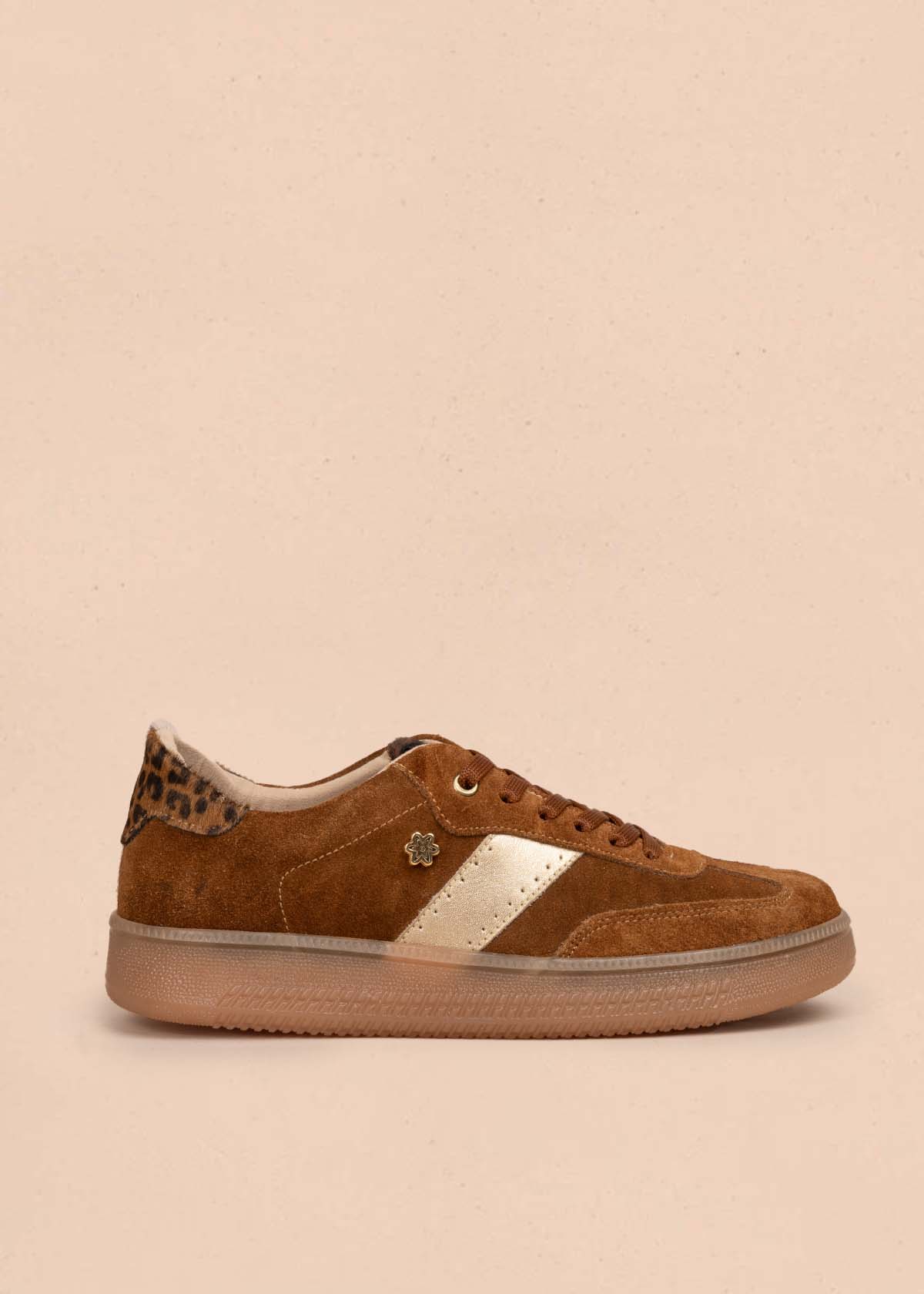 Tenis casuales en cuero color miel con folia animal print 105594
