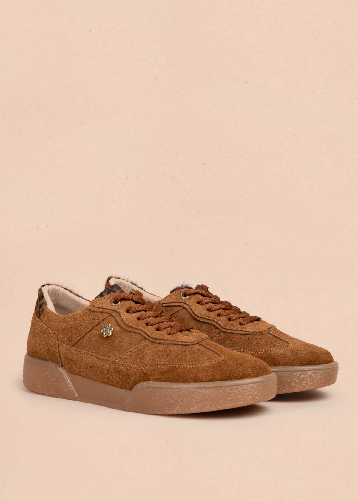 Tenis casuales en cuero color miel 105595